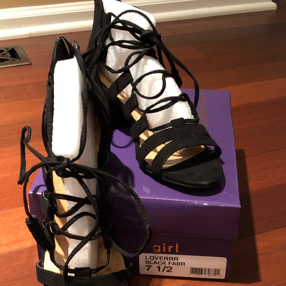 Steve Madden sandals size 7.5 new with box